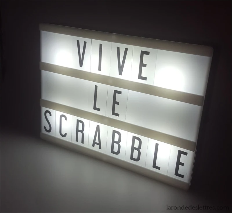 Boîte lumineuse personnalisable 85 lettres