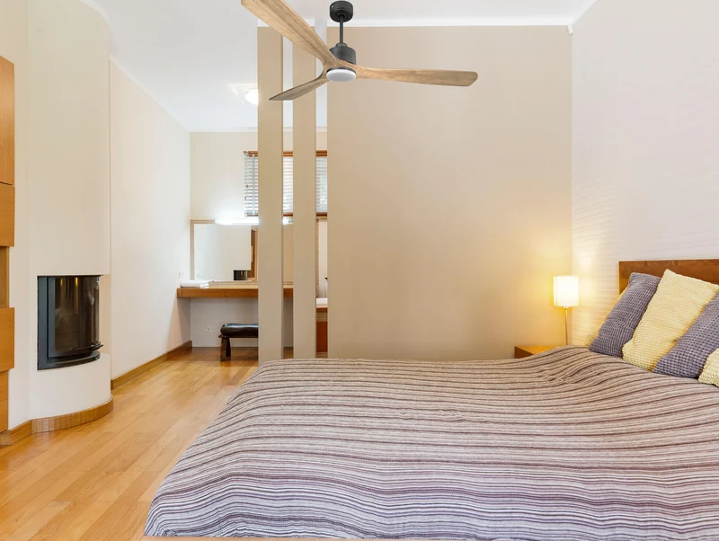Ventilateur de plafond Réversible Thermostat Dimmable Wifi Moteur à courant continu Toits en pente Télécommande Lumière à trois tons Hypersilence Mémoire
